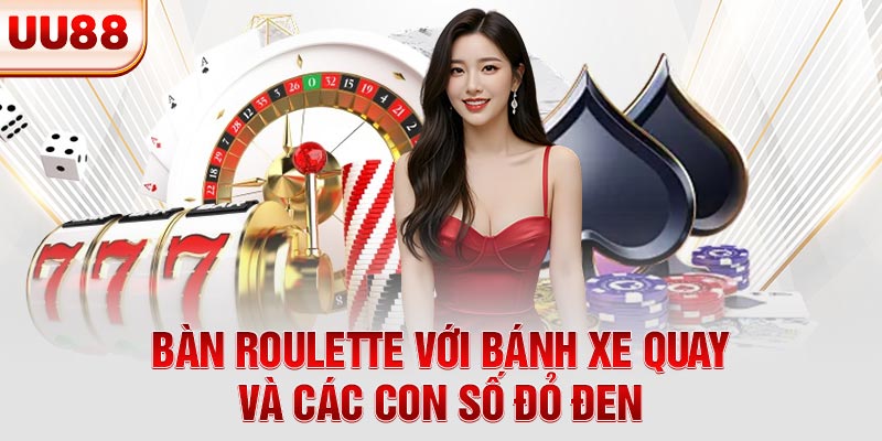 Bàn roulette với bánh xe quay và các con số đỏ đen Bàn roulette với bánh xe quay và các con số đỏ đen